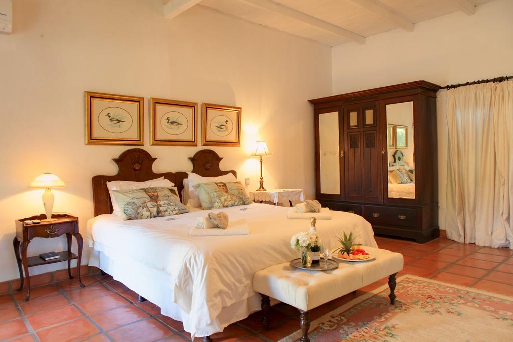 The Willow Historical Guest House Willowmore Room photo