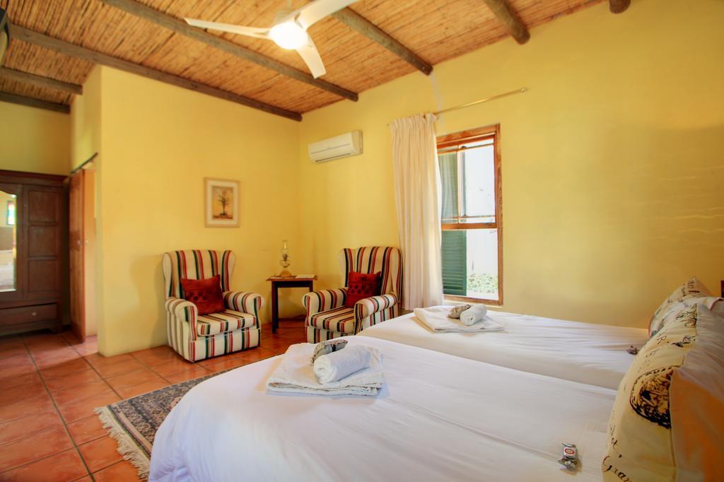 The Willow Historical Guest House Willowmore Room photo
